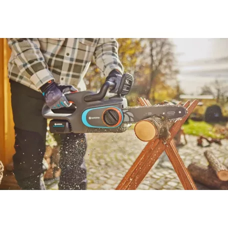Gardena PowerSaw Akkumulátoros láncfűrész 250/18V akkumulátorral (4,0 Ah)