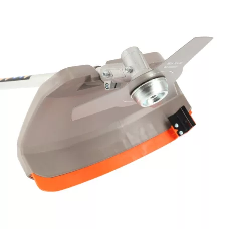 Bozótvágó Kasei 3GC520 51,7 cm3, 1,4 kw, damilfej, vágótárcsa, vállheveder tar.